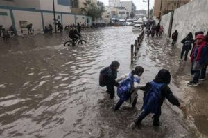 محافظة الوادي الجديد ترفع درجة الاستعداد القصوى لمواجهة تقلبات الطقس ونشاط الرياح المثيرة للأتربة 3 محافظ الوادي الجديد تقرر منح إجازة للعاملين وتعطيل الدراسة