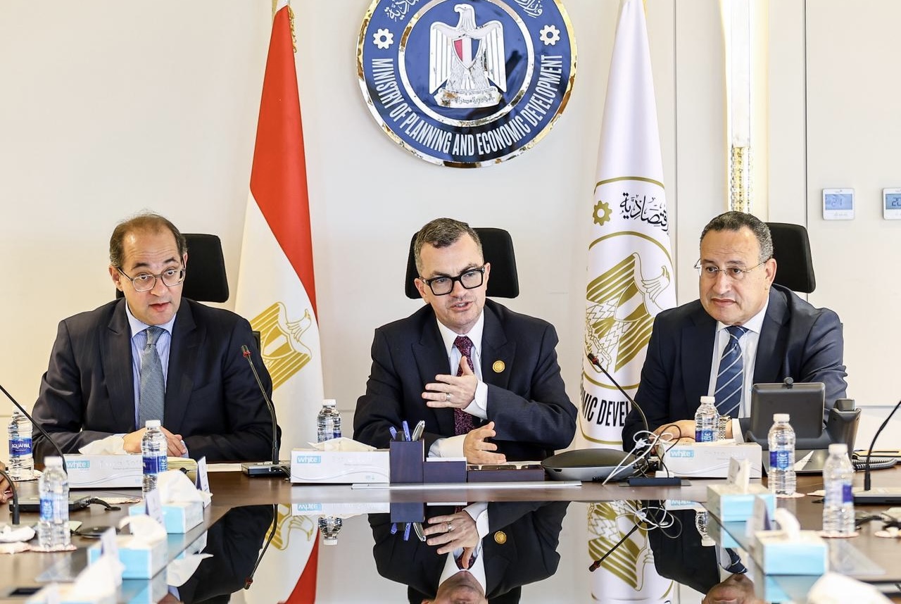 08803007 bc02 4db1 aad8 300ef19bd2af 1 آليات تمويل وتطوير الجامعات وزراء التخطيط والتعليم العالي والمالية يبحثون آليات تمويل وتطوير الجامعات الحكومية والأهلية موقع في الجامعة