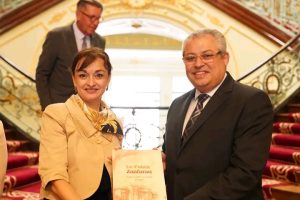 نائب رئيس جامعة عين شمس يناقش مع سفيرة رومانيا آفاق التعاون الأكاديمي وتبادل الخبرات 3 1777905926681 نائب رئيس جامعة عين شمس نائب رئيس جامعة عين شمس يناقش مع سفيرة رومانيا آفاق التعاون الأكاديمي وتبادل الخبرات موقع في الجامعة