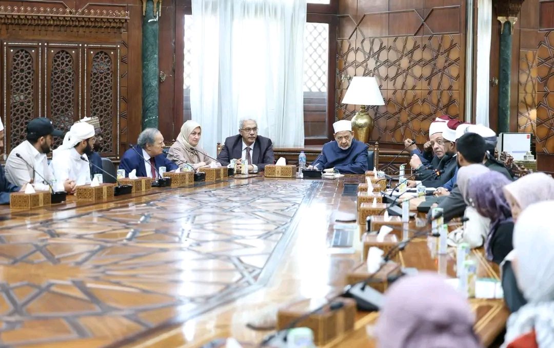 شيخ الأزهر للطلاب الوافدين: حريصون على تهيئة الأجواء المناسبة للتحصيل العلمي