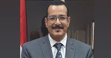 الدكتور حسام حمدي عميد كلية التربية بجامعه العاصمة