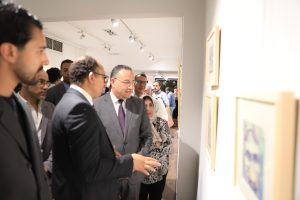 77bcdeb2 df99 45a5 bbad 442e78546e3e افتتاح معرض “خبايا الروح” بحضور وزير التعليم العالي.. افتتاح معرض “خبايا الروح” للدكتور السيد قنديل موقع في الجامعة