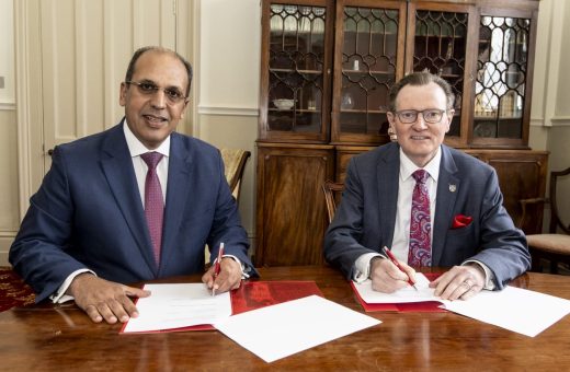 الأسنان والصيدلة بالجامعة البريطانية