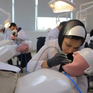 كلية طب الفم والأسنان جامعة بدر بالقاهرة