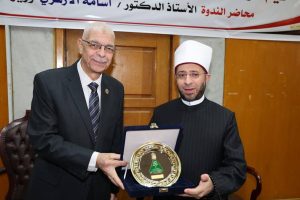 رئيس جامعة المنوفية ووزير الأوقاف يناقشان مع الطلاب قيم الوسطية وبناء الوعي الوطني 2 رئيس جامعة المنوفية ووزير الأوقاف يناقشان قيم الوسطية