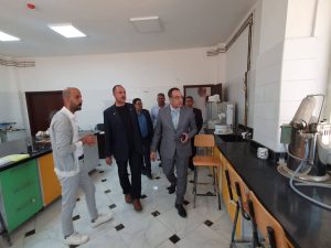 FB IMG 1777836497866 رئيس جامعة العريش يتابع انتظام العمل وجاهزية الكليات رئيس جامعة العريش يتابع انتظام العمل وجاهزية الكليات للاختبارات الشفوية موقع في الجامعة