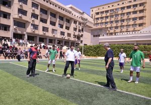 تحت شعار «معًا على طريق النجاح».. جامعة القاهرة تنظم يومًا رياضيًا حافلًا لتعزيز الصحة والانتماء وروح الفريق 2 تحت شعار «معًا على طريق النجاح».. جامعة القاهرة تنظم يومًا رياضيًا حافلًا لتعزيز الصحة والانتماء وروح الفريق