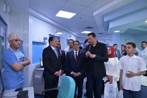 جامعة القاهرة تزور مستشفى الناس عبر منصة «أثر» لتعزيز العمل التطوعي ودعم الرعاية الصحية 