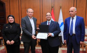 FB IMG 1777994424150 كلية الصيدلة بجامعة كفر الشيخ كلية الصيدلة بجامعة كفر الشيخ تحصد المركز السادس بجائزة التميز الحكومي.. ورئيس الجامعة يُسلم شهادة التكريم موقع في الجامعة