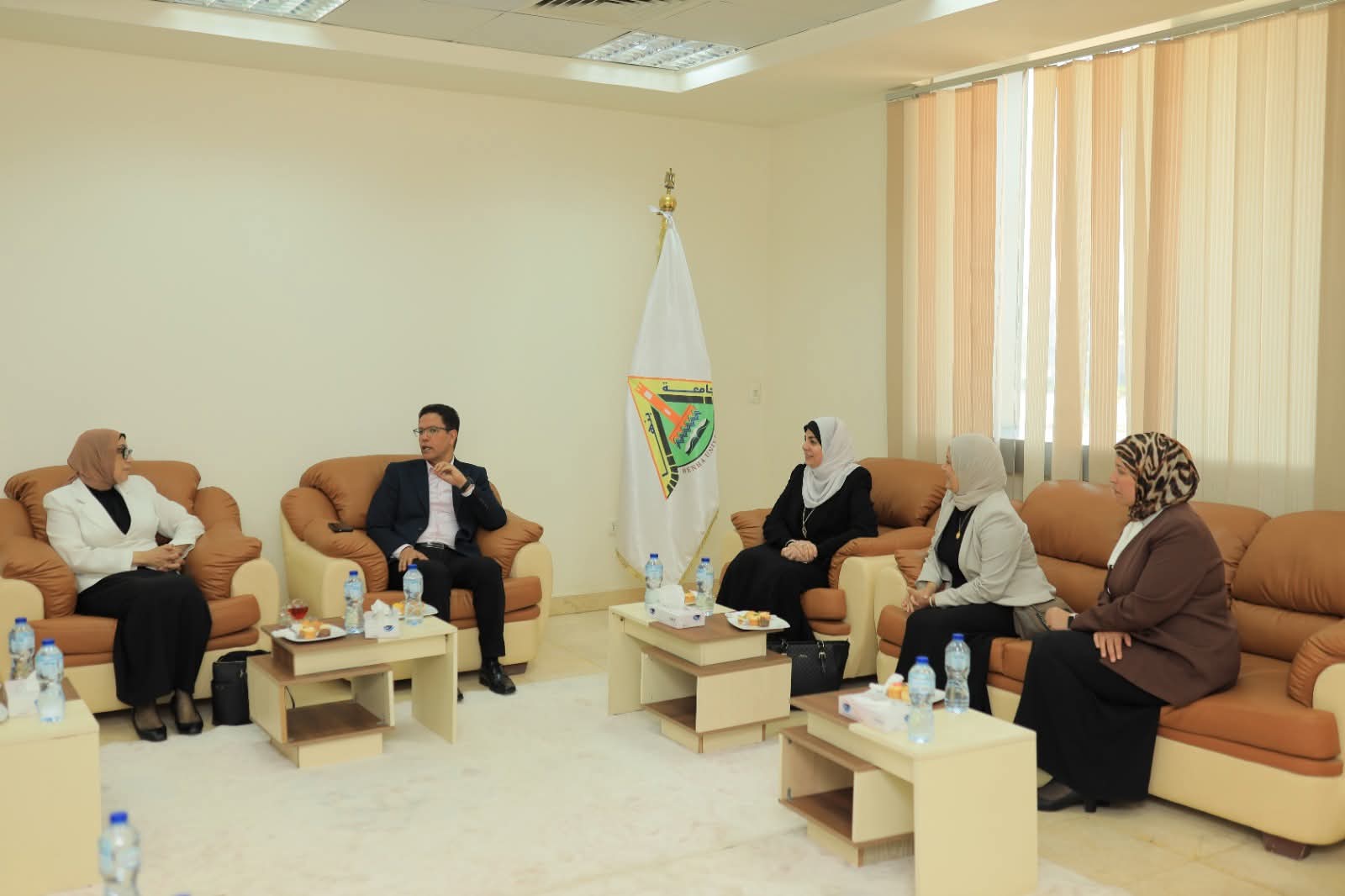 رئيس جامعة بنها يستقبل لجنة قطاع الدراسات الصيدلية 