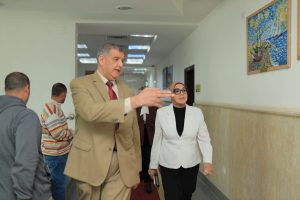 رئيس جامعة بنها يستقبل لجنة قطاع الدراسات الصيدلية بالأعلى للجامعات لمتابعة استعدادات افتتاح كلية الصيدلة 2 FB IMG 1778089301575 رئيس جامعة بنها يستقبل لجنة قطاع الدراسات الصيدلية رئيس جامعة بنها يستقبل لجنة قطاع الدراسات الصيدلية بالأعلى للجامعات لمتابعة استعدادات افتتاح كلية الصيدلة موقع في الجامعة