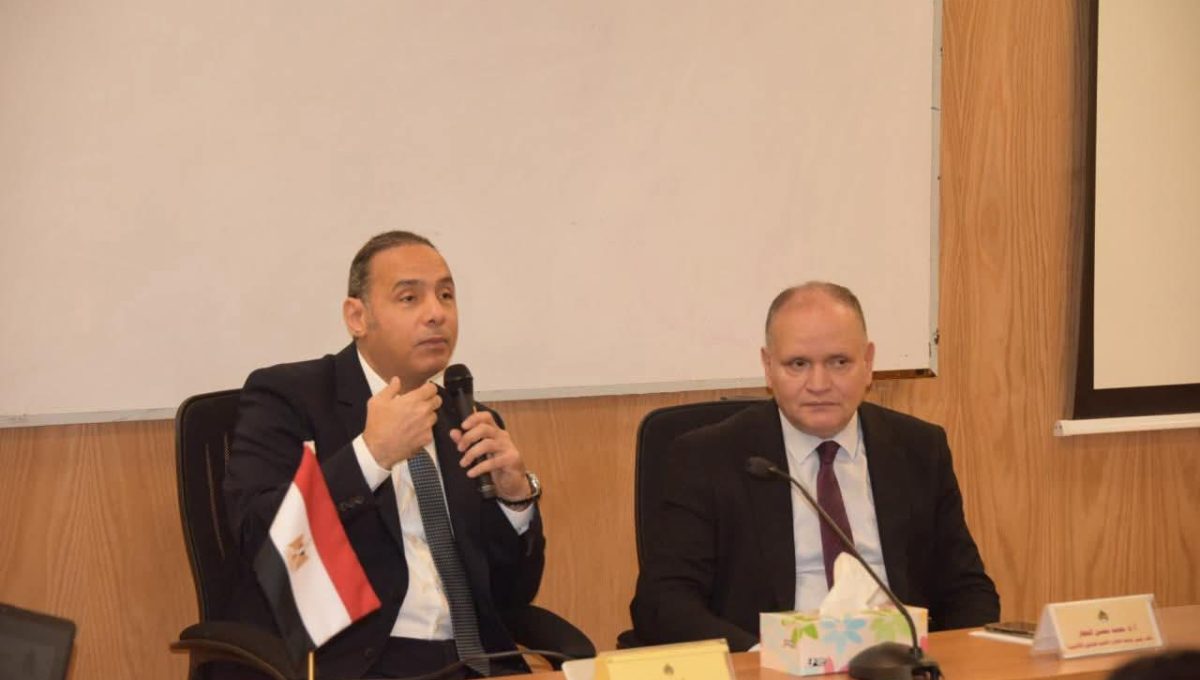 جامعة القاهرة الأهلية تعزز جاهزية طلابها لسوق العمل باستضافة رئيس الرقابة المالية