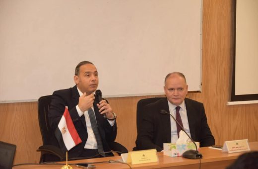 جامعة القاهرة الأهلية تعزز جاهزية طلابها لسوق العمل باستضافة رئيس الرقابة المالية