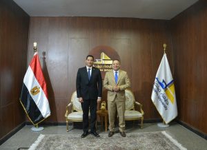 جامعة دمياط تستقبل رئيس أكاديمية السادات لبحث التعاون المشترك وتبادل الخبرات 2 جامعة دمياط تستقبل رئيس أكاديمية السادات