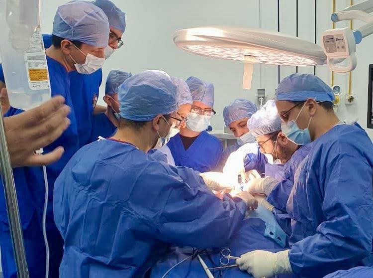 مستشفيات طنطا الجامعية تنجح في استخراج دبوس استقر برقبة فتاة