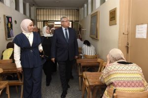 نائب رئيس جامعة عين شمس يتابع امتحانات كلية البنات ويشيد بانضباط اللجان 5 FB IMG 1779126176553 نائب رئيس جامعة عين شمس يتابع امتحانات كلية البنات نائب رئيس جامعة عين شمس يتابع امتحانات كلية البنات ويشيد بانضباط اللجان موقع في الجامعة