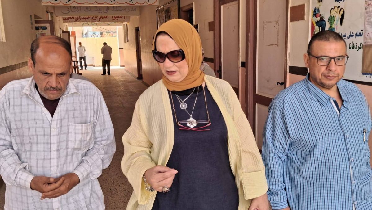 FB IMG 1779187690145 جولة مفاجئة لمدير تعليم مطروح بامتحانات النقل جولة مفاجئة لمدير تعليم مطروح بامتحانات النقل.. انتظام كامل داخل اللجان وهدوء في الأداء موقع في الجامعة