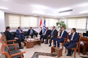 لأول مرة.. انعقاد مجلس كلية الصيدلة جامعة القاهرة داخل مصنع دوائي لتعزيز ربط التعليم بالصناعة| تفاصيل 2 لأول مرة.. انعقاد مجلس كلية الصيدلة جامعة القاهرة داخل مصنع دوائي لتعزيز ربط التعليم بالصناعة
