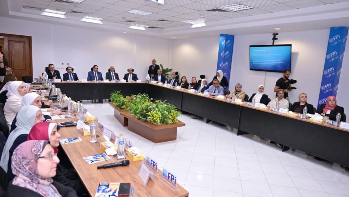 FB IMG 1779262434438 مجلس كلية الصيدلة جامعة القاهرة لأول مرة.. انعقاد مجلس كلية الصيدلة جامعة القاهرة داخل مصنع دوائي لتعزيز ربط التعليم بالصناعة| تفاصيل موقع في الجامعة