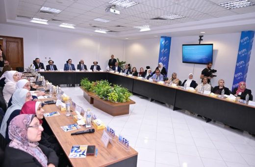 FB IMG 1779262434438 مجلس كلية الصيدلة جامعة القاهرة لأول مرة.. انعقاد مجلس كلية الصيدلة جامعة القاهرة داخل مصنع دوائي لتعزيز ربط التعليم بالصناعة| تفاصيل موقع في الجامعة