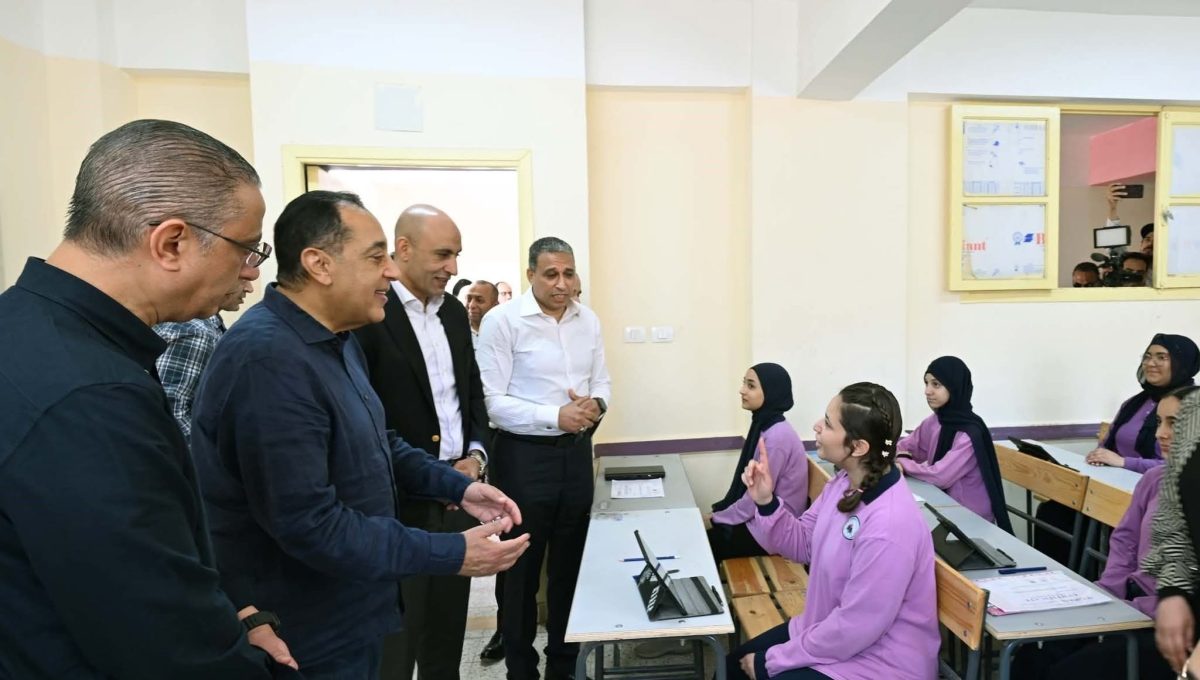 FB IMG 1779528299976 مدارس بولاق الدكرور خلال زيارته لمدارس بولاق الدكرور.. رئيس الوزراء يشيد بطلاب يطورون مواقع إلكترونية عبر منصة كيريو موقع في الجامعة