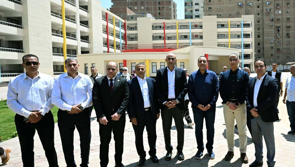 استجابة لطلبات النواب.. رئيس الوزراء يؤكد التوسع في إنشاء المدارس وتحسين الخدمات بالجيزة