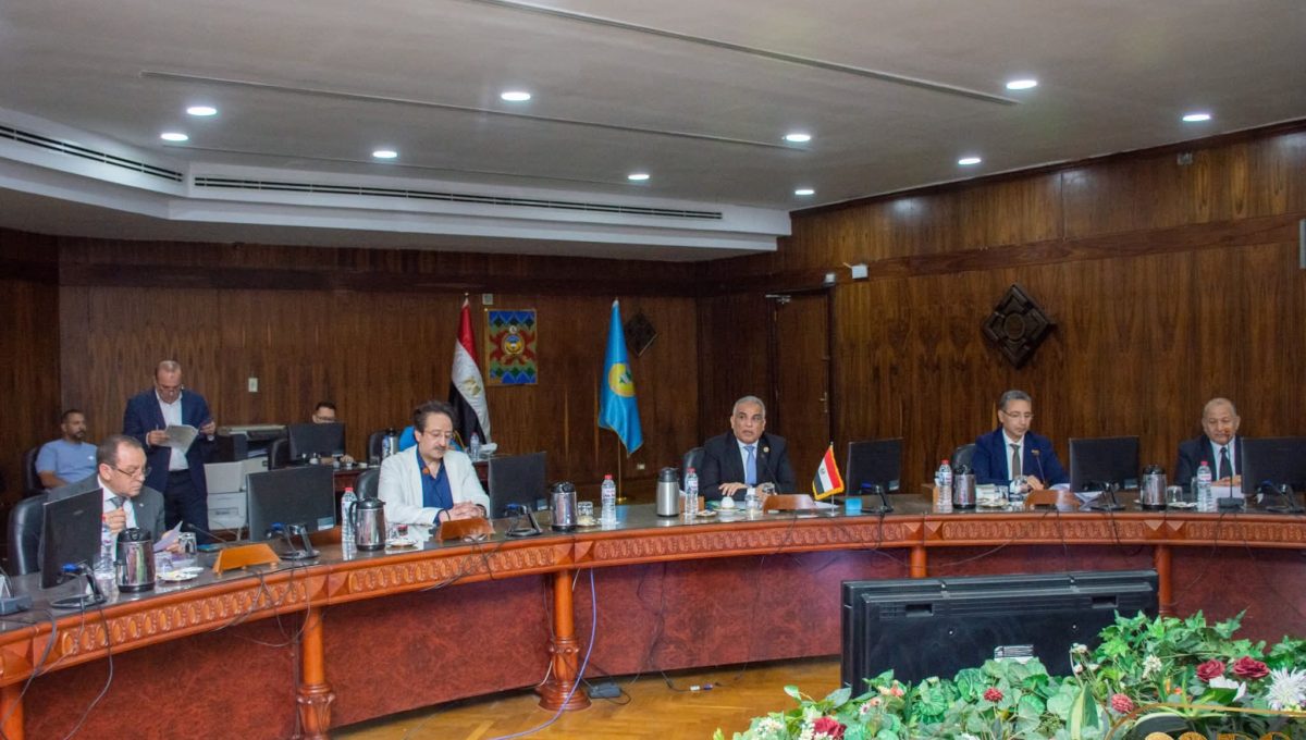 مجلس جامعة طنطا يستعرض جهود الكليات