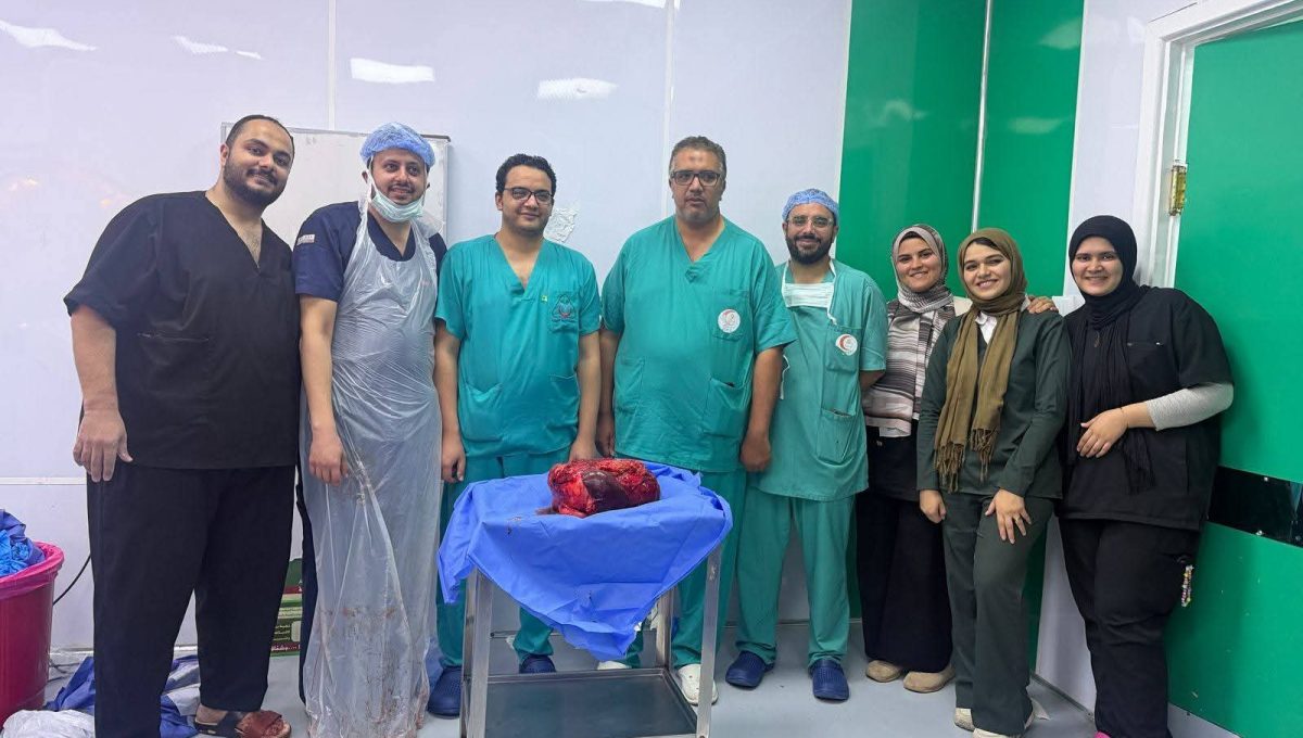 FB IMG 1780067418912 جامعة المنوفية: نجاح استئصال ورم نادر يتجاوز 30 كجم جامعة المنوفية: نجاح استئصال ورم نادر يتجاوز 30 كجم من بطن شاب داخل معهد الأورام موقع في الجامعة