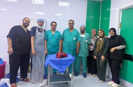 FB IMG 1780067418912 جامعة المنوفية: نجاح استئصال ورم نادر يتجاوز 30 كجم جامعة المنوفية: نجاح استئصال ورم نادر يتجاوز 30 كجم من بطن شاب داخل معهد الأورام موقع في الجامعة