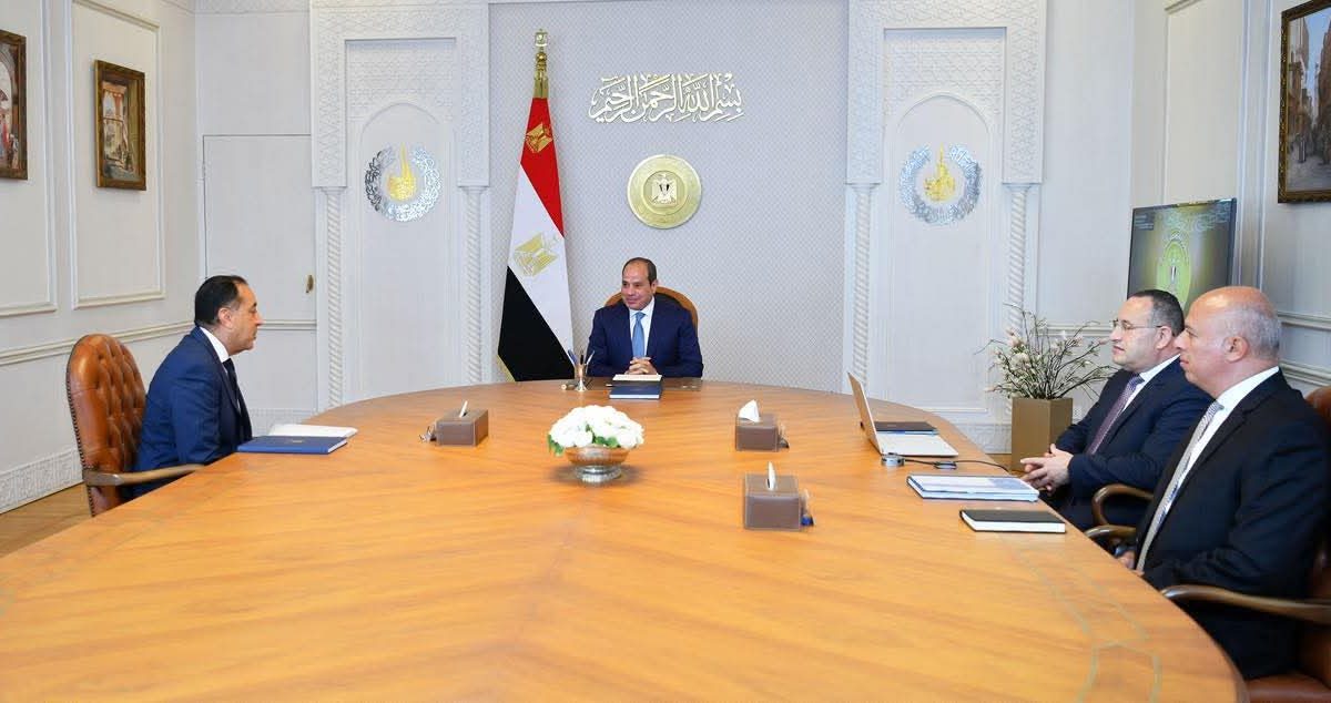 FB IMG 1780227105090 توجيهات رئاسية بتطوير التعليم العالي توجيهات رئاسية بتطوير التعليم العالي وربط البحث العلمي بالصناعة وسوق العمل.. أبرز توجيهات الرئيس السيسي لقنصوة موقع في الجامعة