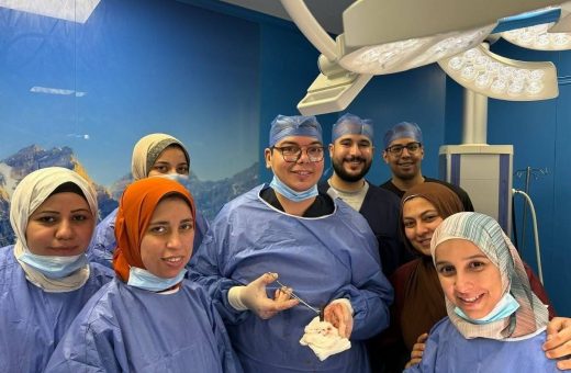 مستشفيات بنها الجامعية تنجح في إنقاذ مريض واستخراج جسم غريب