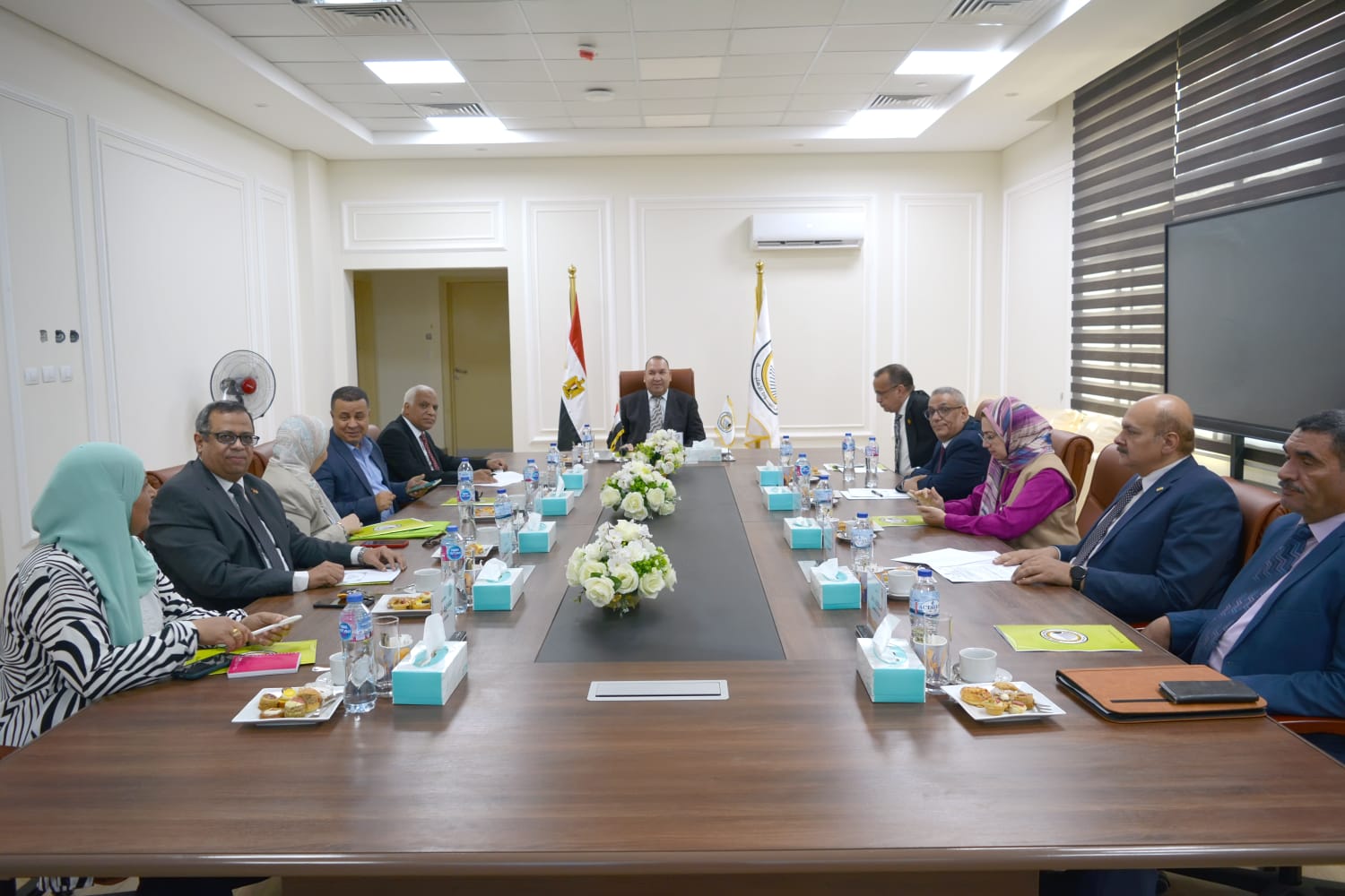 جامعة أسيوط الأهلية تناقش تطوير العملية الأكاديمية والملفات الإدارية والمالية في اجتماع مجلسها الـ 18