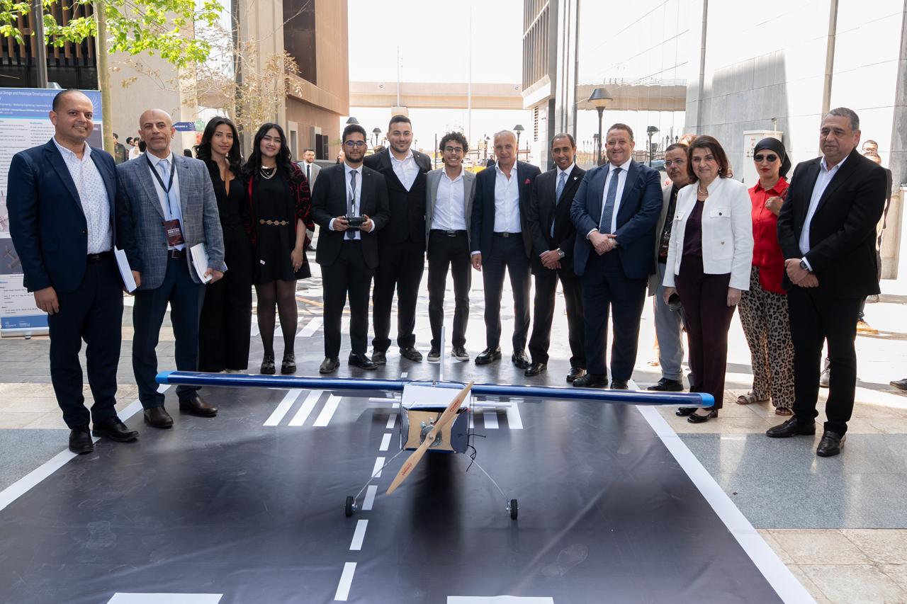 IMG 20260506 WA0049 جامعة كوفنتري القاهرة طلاب الهندسة بجامعة كوفنتري القاهرة يقودون الابتكار في معرض يربط بين التعليم والصناعة والمستقبل موقع في الجامعة