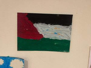 IMG 20260509 WA0132 معرض رسومات الأطفال اللاجئين الفلسطينيين داليا الحزاوي: معرض رسومات الأطفال اللاجئين الفلسطينيين يجسد قوة الفن في التعبير عن الأمل والدعم النفسي موقع في الجامعة