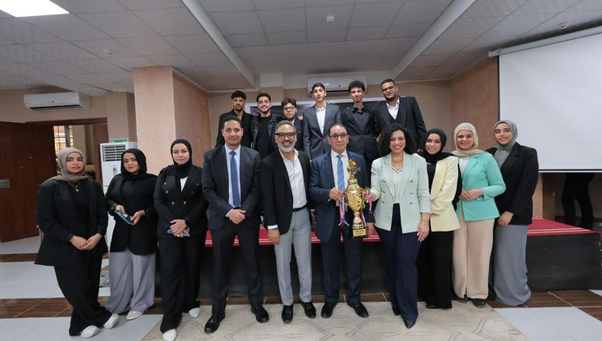 كلية الإدارة وريادة الأعمال بجامعة العبور تطلق تجربة “OUST Tank” لمحاكاة Shark Tank وتنمية مهارات الابتكار لدى الطلاب
