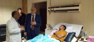 رئيس جامعة أسوان يطمئن على مصابي حادث طريق صحاري المطار ويوجه بعقد الامتحانات داخل المستشفى 2 رئيس جامعة أسوان يطمئن على مصابي حادث طريق صحاري