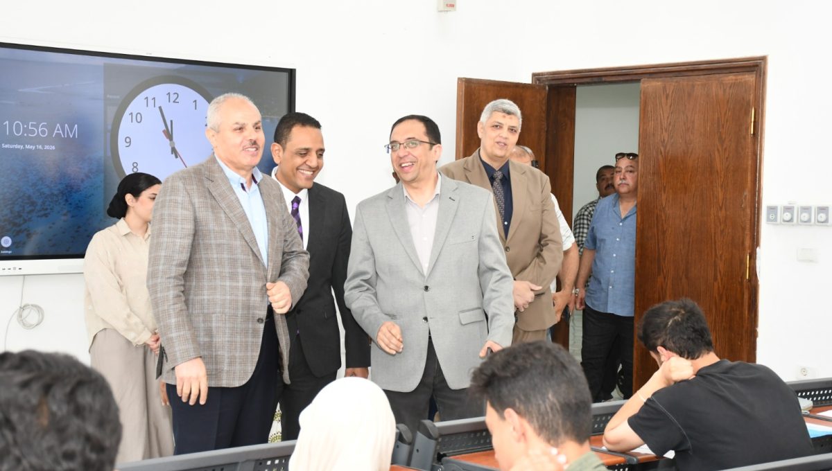 IMG 20260516 WA0045 رئيس جامعة قناة السويس يتفقد اللجان رئيس جامعة قناة السويس يتفقد اللجان ويؤكد: انضباط كامل وتطبيق حاسم للوائح الامتحانات موقع في الجامعة