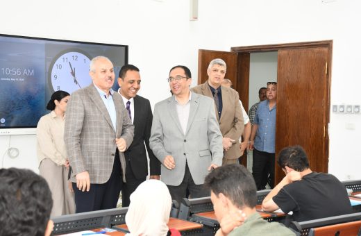 IMG 20260516 WA0045 إرشادات مهمة لا تفوتك قبل دخول اللجنة رئيس جامعة قناة السويس يتفقد اللجان ويؤكد: انضباط كامل وتطبيق حاسم للوائح الامتحانات موقع في الجامعة