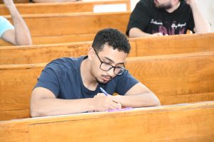 IMG 20260516 WA0050 رئيس جامعة قناة السويس يتفقد اللجان رئيس جامعة قناة السويس يتفقد اللجان ويؤكد: انضباط كامل وتطبيق حاسم للوائح الامتحانات موقع في الجامعة