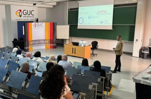 IMG 20260518 WA0053 الجامعة الألمانية بالقاهرة من التعليم إلى التطبيق.. ورشة عمل بالجامعة الألمانية بالقاهرة تستعرض أحدث مسارات الصيدلة الإكلينيكية موقع في الجامعة