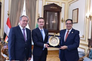 جامعة القاهرة تبحث شراكة أورومتوسطية جديدة مع جامعة إيموني السلوفينية لتعزيز التعاون الأكاديمي والبحثي 7 IMG 20260519 WA0016 جامعة القاهرة جامعة القاهرة تبحث شراكة أورومتوسطية جديدة مع جامعة إيموني السلوفينية لتعزيز التعاون الأكاديمي والبحثي موقع في الجامعة