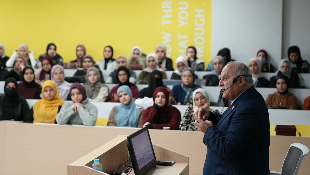 IMG 20260519 WA0040 العلاج الطبيعي جامعة سيناء بالقنطرة تنظم ندوة حول أخلاقيات مهنة العلاج الطبيعي وتأهيل الطلاب لسوق العمل موقع في الجامعة