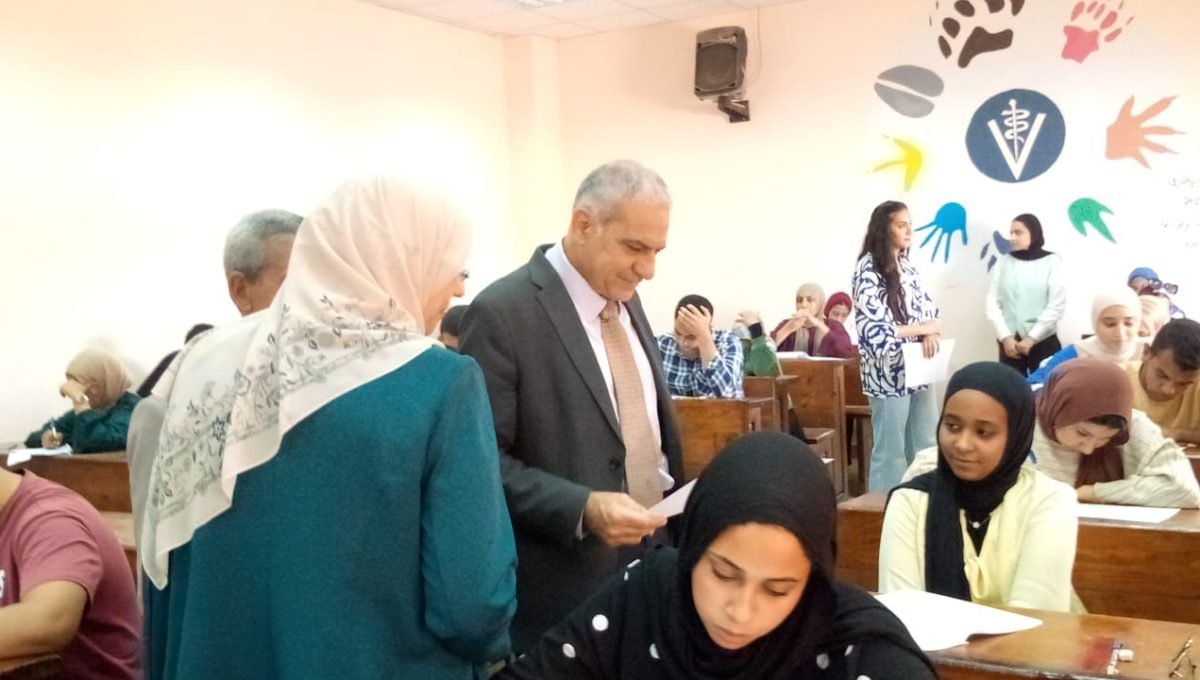 IMG 20260519 WA0071 رئيس جامعة أسوان يتابع امتحانات الطب البيطري بصحاري رئيس جامعة أسوان يتابع امتحانات الطب البيطري بصحاري.. واستعدادات مكثفة لمواجهة ارتفاع الحرارة موقع في الجامعة
