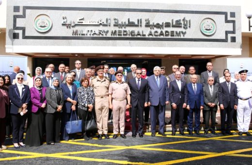 IMG 20260520 WA0039 الأكاديمية الطبية العسكرية الأكاديمية الطبية العسكرية تبحث تطوير منظومة التأهيل الطبي ورفع كفاءة الكوادر الصحية في مصر موقع في الجامعة