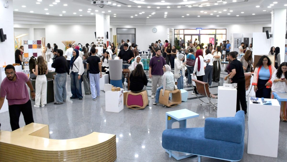IMG 20260521 WA0058 الجامعة الألمانية بالقاهرة الجامعة الألمانية بالقاهرة تعرض 165 مشروعًا إبداعيًا يجسد دمج التعليم بالابتكار ويعزز ربط الدراسة بسوق العمل| تفاصيل موقع في الجامعة