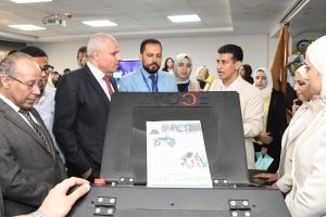 روبوت ذكي وتطبيق لخدمة الصم.. مشروعات تخرج طلاب الكلية المصرية الصينية تلفت الأنظار بجامعة قناة السويس 6 IMG 20260523 WA0041 الكلية المصرية الصينية روبوت ذكي وتطبيق لخدمة الصم.. مشروعات تخرج طلاب الكلية المصرية الصينية تلفت الأنظار بجامعة قناة السويس موقع في الجامعة