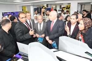 روبوت ذكي وتطبيق لخدمة الصم.. مشروعات تخرج طلاب الكلية المصرية الصينية تلفت الأنظار بجامعة قناة السويس 4 IMG 20260523 WA0046 الكلية المصرية الصينية روبوت ذكي وتطبيق لخدمة الصم.. مشروعات تخرج طلاب الكلية المصرية الصينية تلفت الأنظار بجامعة قناة السويس موقع في الجامعة