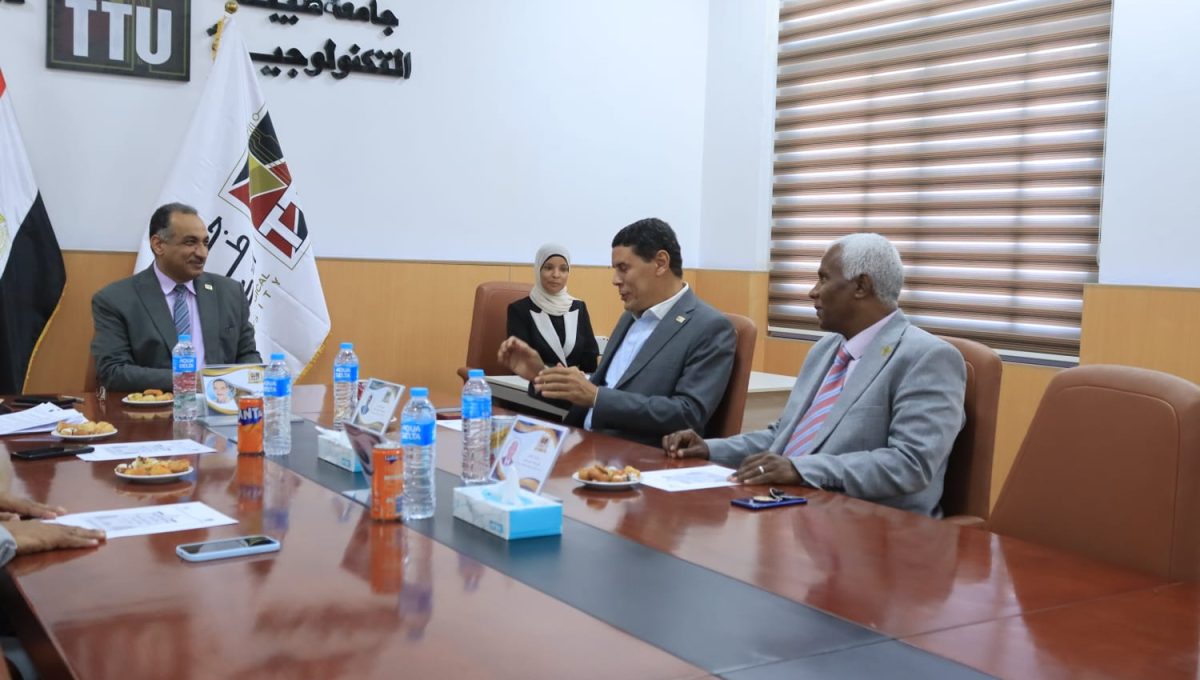 IMG 20260524 WA0033 جامعة طيبة التكنولوجية جامعة طيبة التكنولوجية تبحث استعدادات الامتحانات وتوافق على إنشاء فرع لـ"جامعة الطفل التكنولوجية" موقع في الجامعة