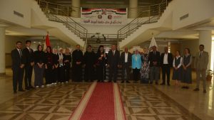 IMG 20260524 WA0063 جامعة أسيوط الأهلية بالورود والصور التذكارية.. طلاب جامعة أسيوط الأهلية يرحبون بالأنبا دانيال في مشهد وطني مميز موقع في الجامعة