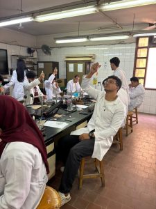 وسط تنظيم دقيق.. طلاب القطاع الصحي بجامعة القاهرة الأهلية يؤدون امتحاناتهم العملية| صور 12 IMG 20260525 WA0029 طلاب القطاع الصحي بجامعة القاهرة الأهلية وسط تنظيم دقيق.. طلاب القطاع الصحي بجامعة القاهرة الأهلية يؤدون امتحاناتهم العملية| صور موقع في الجامعة